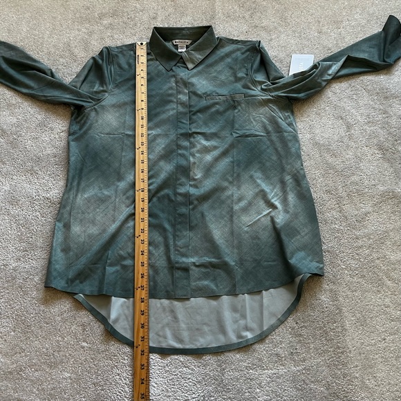 ATHLETA NWT URBANITE TOP SIZE LARGE SPORTY ACTIVE ATHLEISURE OUTDOORS - Picture 7 of 8